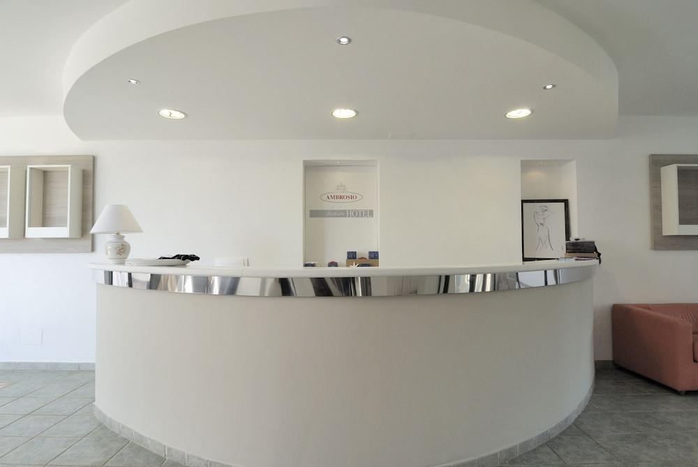 Hotel Ambrosio La Corte Olbia Exteriör bild