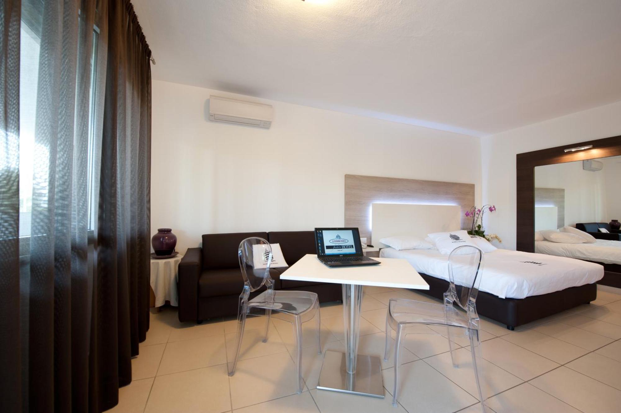 Hotel Ambrosio La Corte Olbia Exteriör bild